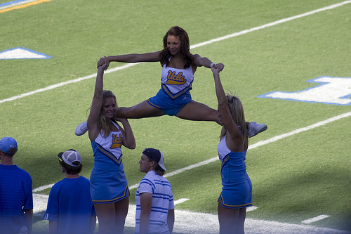 ucla-cheerleaders